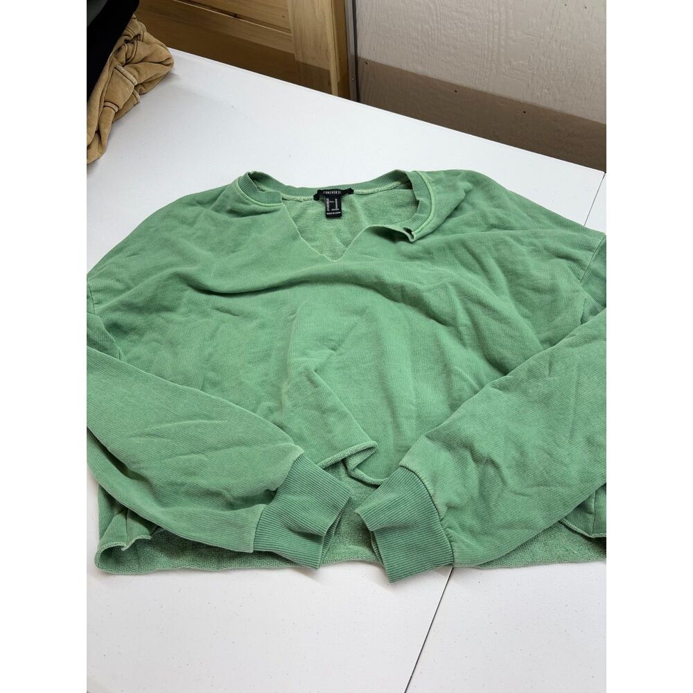 Forever 21 Green Crop Sweatshirt size Medium